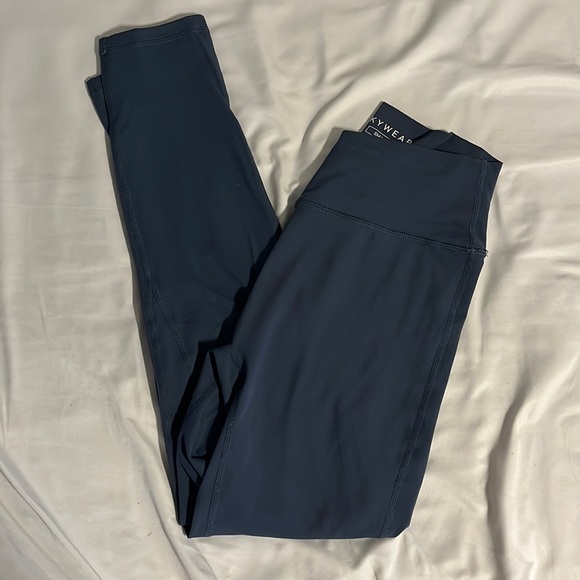 Skywear crossover high waisted leggings - Picture 2 of 4